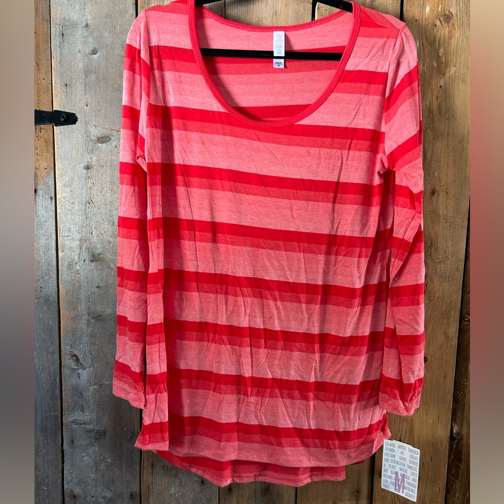 LuLaRoe Lynnae size M with tags.